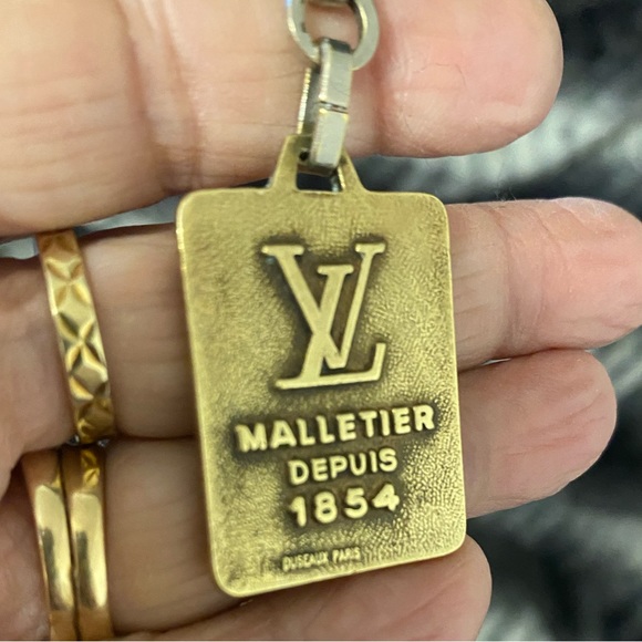 Vuitton Malletier Depuis 1854 Keychain. This is very rare and hard to find. - Picture 1 of 8